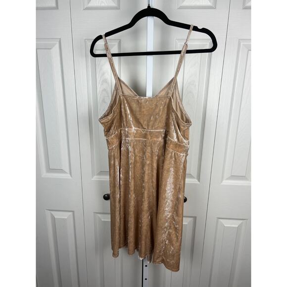 Xhilaration crushed velvet mini dressxgold/tan color with cut-out design small - Picture 7 of 8